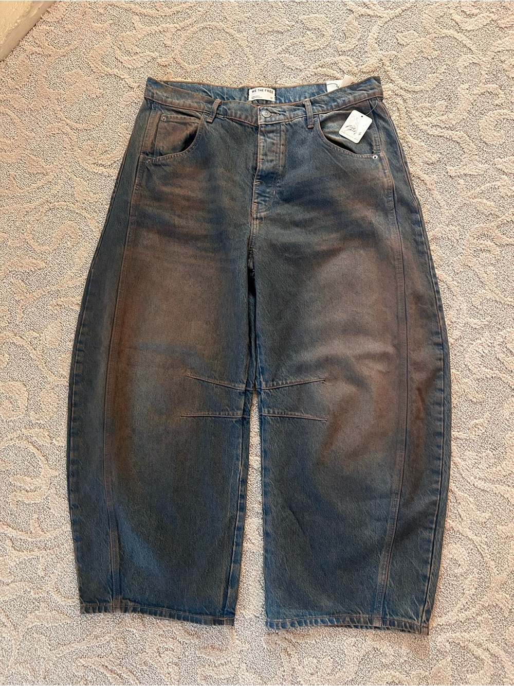 WE THE FREE mid rise barrel jeans. Lost in the Desert. NWT. - Picture 13 of 13